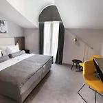 Milenij Μακάρσκα