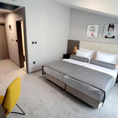 Milenij 4*