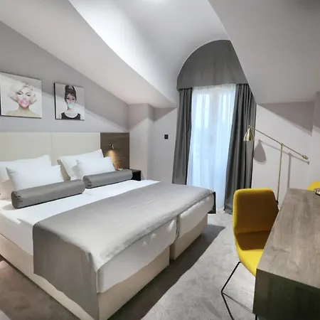 Hotell Milenij 4*