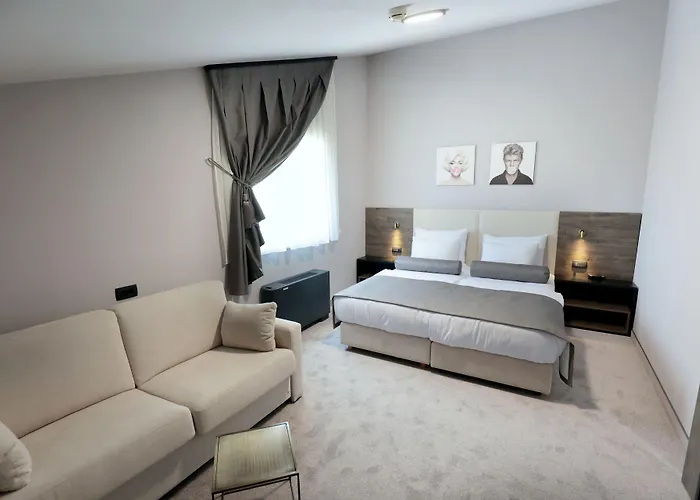 米莱尼耶酒店 马卡尔斯卡